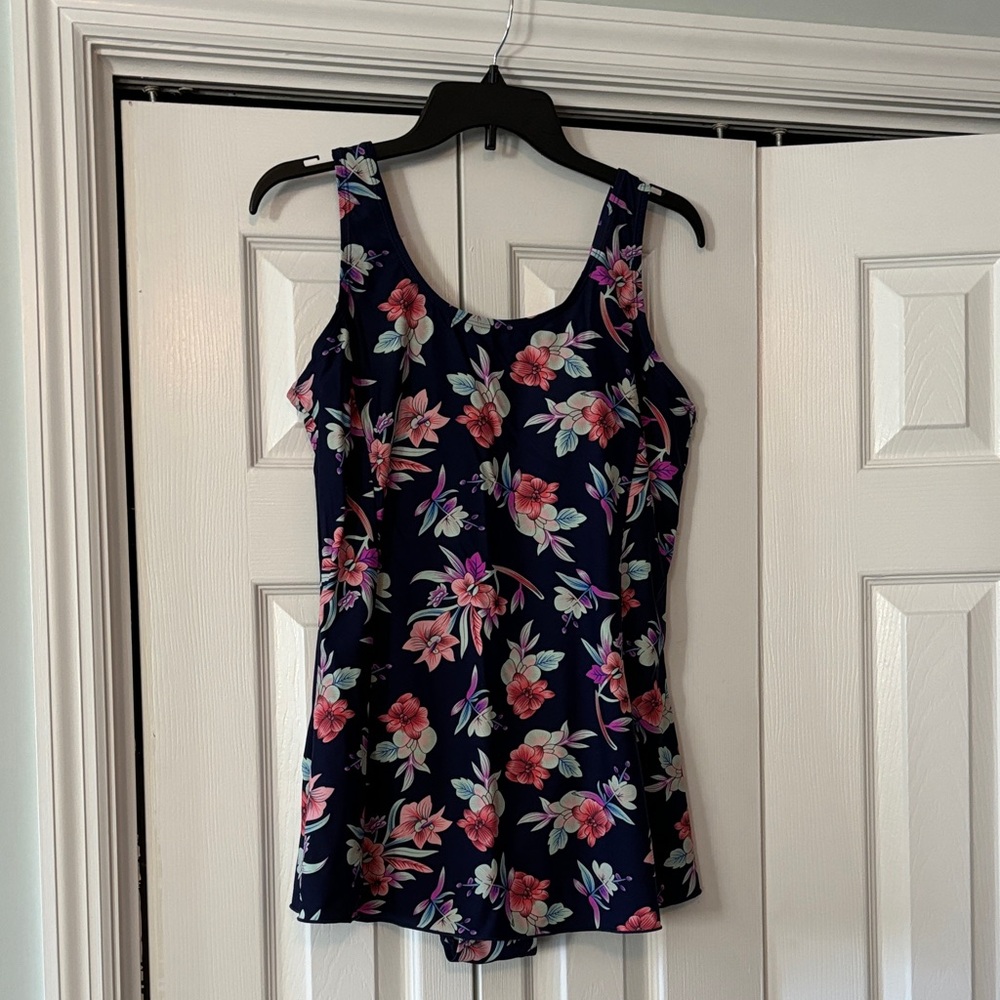 Alisha Levine Floral Women’s One  Piece - Navy. Size 14. Lined chest. Skort